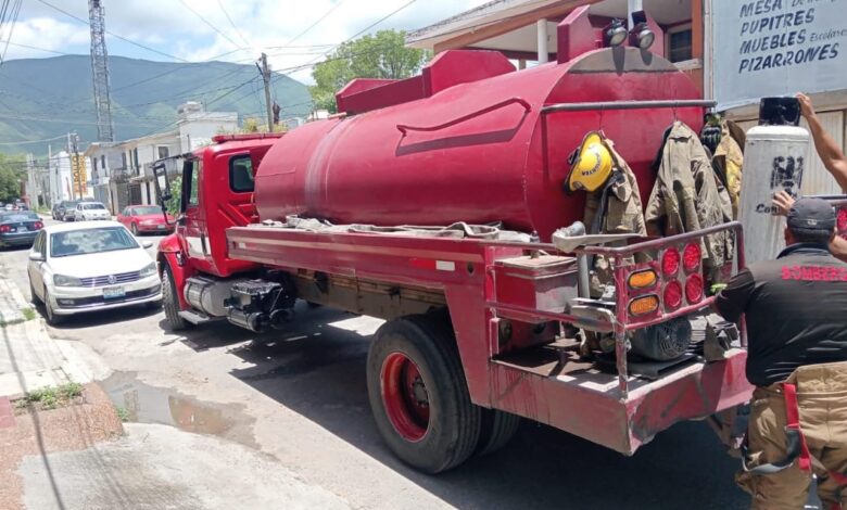 Al arribar al inmueble, se detectó un cilindro de gas LP de 30 kilos con fuga en la parte baja.