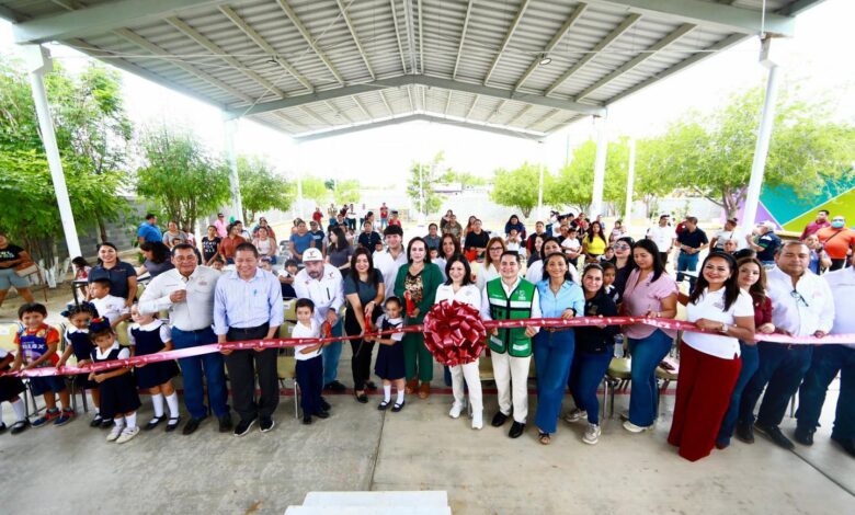 La presidenta municipal Carmen Lilia Canturosas Villarreal encabezó la entrega oficial de importantes obras en dos centros escolares.