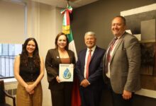 La alcaldesa presentó las fortalezas estratégicas de Nuevo Laredo como capital aduanera de América Latina, destacando su infraestructura logística, el dinamismo del comercio internacional, la seguridad jurídica para la inversión y la cercanía con el mercado estadounidense.