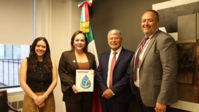 La alcaldesa presentó las fortalezas estratégicas de Nuevo Laredo como capital aduanera de América Latina, destacando su infraestructura logística, el dinamismo del comercio internacional, la seguridad jurídica para la inversión y la cercanía con el mercado estadounidense.