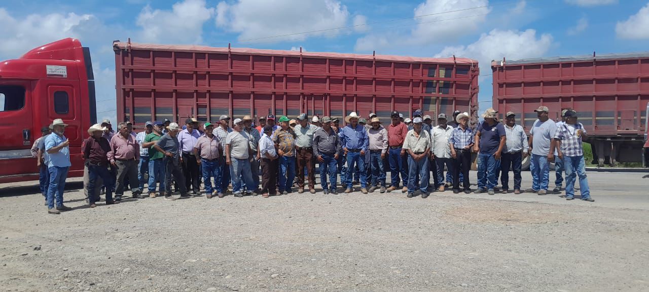 Los productores de sorgo mantienen el bloqueo en las inmediaciones del Puente Internacional Reynosa-Pharr y le "Y" de San Fernando.