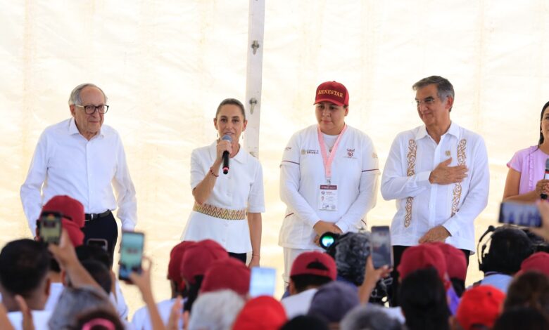 La Presidenta Claudia Sheinbaum Pardo encabezó una asamblea de Salud Casa por Casa, uno de los tres nuevos programas del Gobierno Federal.