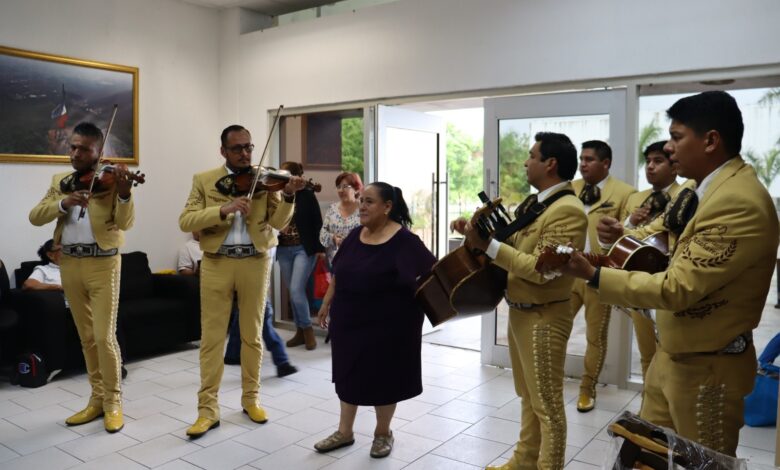 Al ritmo del mariachi, María Raquel Uvalle De la Cruz registró por última vez su salida como trabajadora de la Secretaría de Seguridad Pública de Tamaulipas.