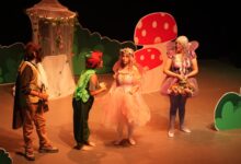 La Universidad Autónoma de Tamaulipas (UAT) presentó con gran éxito la obra “Hadas y trols del jardín”, a cargo del Grupo de Teatro Universitario de la Dirección de Cultura y Arte UAT.