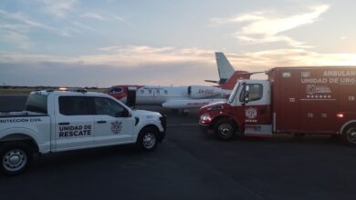 Por instrucciones de la alcaldesa Carmen Lilia Canturosas, se activó un operativo especial para escoltar al equipo médico que llegó al Aeropuerto Quetzalcóatl de Nuevo Laredo.
