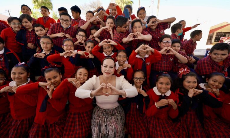 Carmen Lilia Canturosas Villarreal anunció que las familias neolaredenses podrán tramitar de manera gratuita el certificado médico para el regreso a clases en todas las Clínicas UNE.
