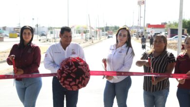 La alcaldesa Carmen Lilia Canturosas Villarreal entregó dos importantes obras de infraestructura vial en las colonias Alazanas y Lomas del Río.