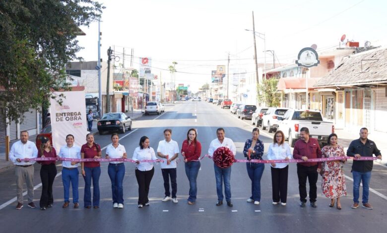 Carmen Lilia Canturosas Villarreal entregó la rehabilitación de la línea de drenaje sanitario en la avenida Guerrero en Nuevo Laredo.