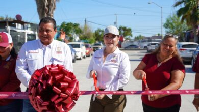 La alcaldesa Carmen Lilia Canturosas Villarreal entregó a los vecinos de la colonia Nueva Victoria (Olivos I) tres calles pavimentadas.