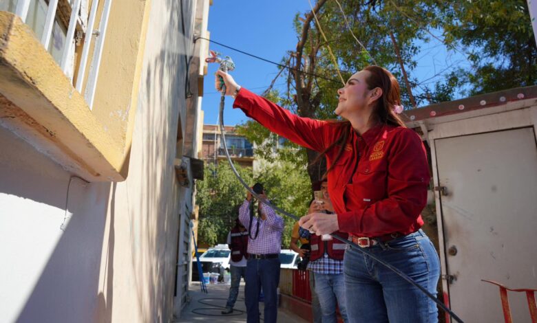 La alcaldesa encabezó el inicio simbólico del programa "Pinta tu fachada" en los edificios multifamiliares de la avenida Reforma.