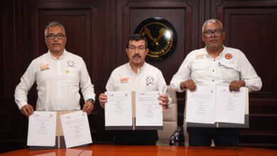 La firma del contrato colectivo de trabajo 2025 estuvo encabezada por el Rector Dámaso Anaya y los representantes del SUTUAT.