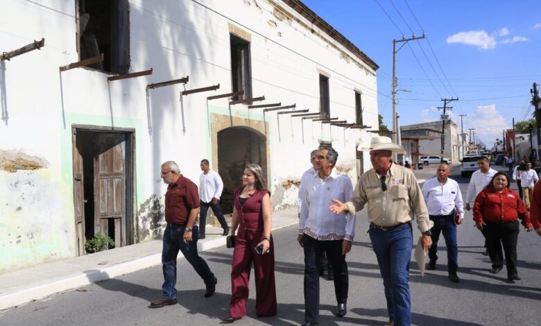 El gobernador Américo Villarreal Anaya constató el abasto de medicamentos en el Centro de Salud, supervisó la ejecución de obras públicas en las que se han invertido 17 millones de pesos. en el pueblo mágico de Mier.