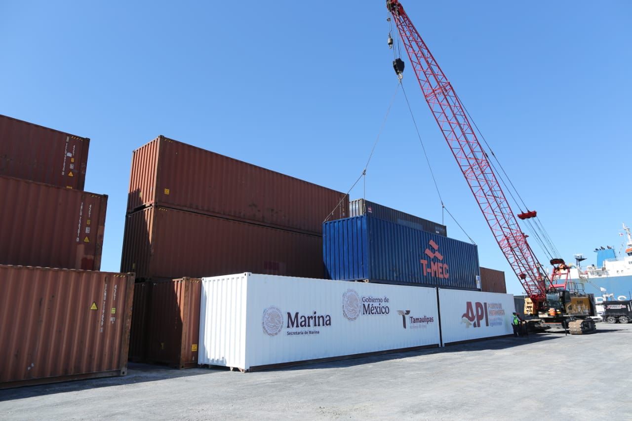 Luego de dar el banderazo al embarque de los primeros vehículos que ingresaron al buque "Integrador", anclado en el muelle del puerto, el Gobernador aseguró que, a partir de este día, Tamaulipas se convierte en la nueva frontera marítima de México.