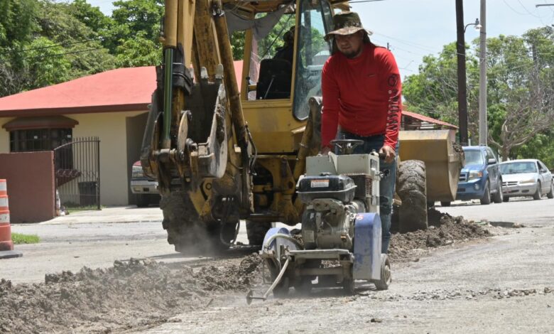 El Mante reparan calles