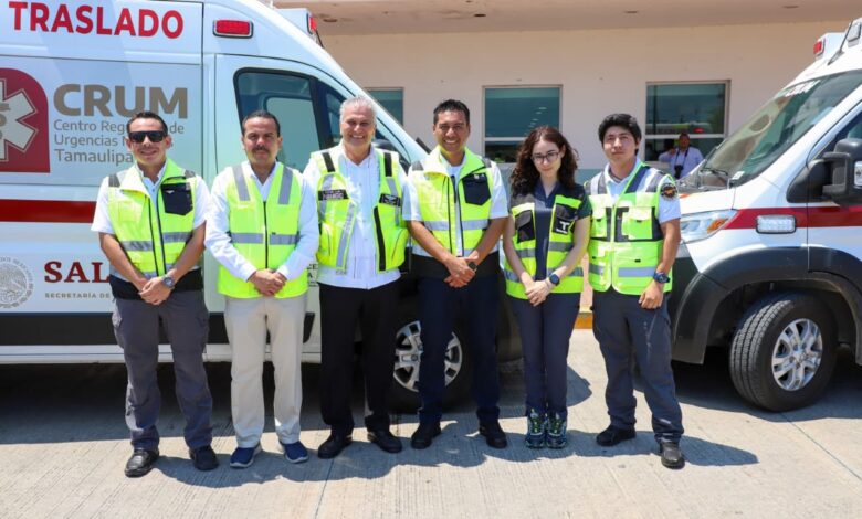 El Secretario de Salud, Vicente Joel Hernández Navarro, hizo entrega de la segunda ambulancia al recién creado CRUM de la zona sur del estado.