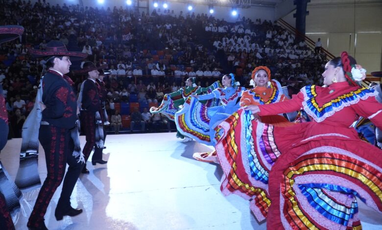 Más de 150 artistas participaron en el 14° Festival de Folklor Universitario Tamaulipas 2025.