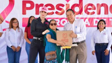 En representación de la alcaldesa Carmen Lilia Canturosas Villarreal; la presidenta del Sistema DIF Nuevo Laredo, Claudette Canturosas Villarreal, encabezó la jornada del programa "Presidencia Cerquita de ti".