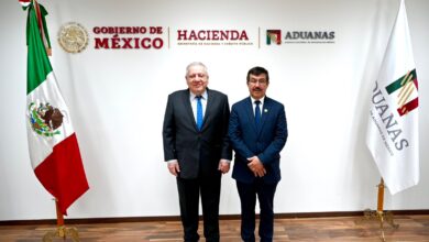 Rafael Marín Mollinedo, titular de la Agencia Nacional de Aduanas de México (ANAM) y Dámaso Anaya Alvarado, Rector de la Universidad Autónoma de Tamaulipas (UAT).