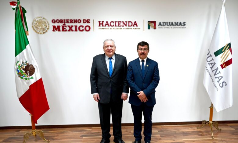 Rafael Marín Mollinedo, titular de la Agencia Nacional de Aduanas de México (ANAM) y Dámaso Anaya Alvarado, Rector de la Universidad Autónoma de Tamaulipas (UAT).