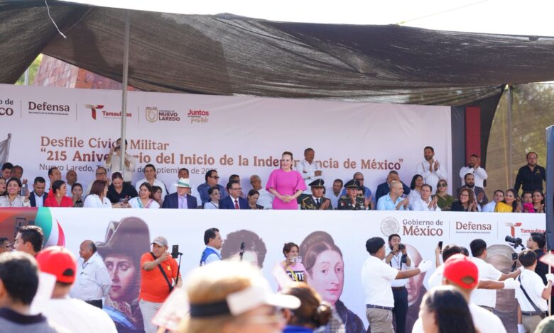 Nuevo Laredo conmemoró el 215 aniversario del inicio de la Independencia de México con el tradicional desfile cívico-militar, encabezado por la alcaldesa Carmen Lilia Canturosas.