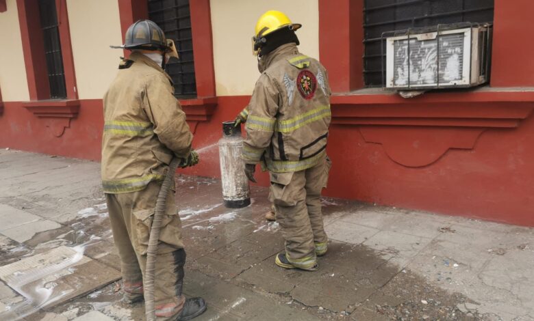 Un flamazo en un tanque de gas provocó una fuerte movilización de cuerpos de auxilio.
