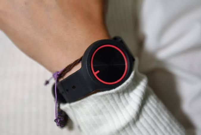 Las mujeres que sufren violencia ahora podrán utilizar pulseras de pánico para recibir ayuda de las autoridades.