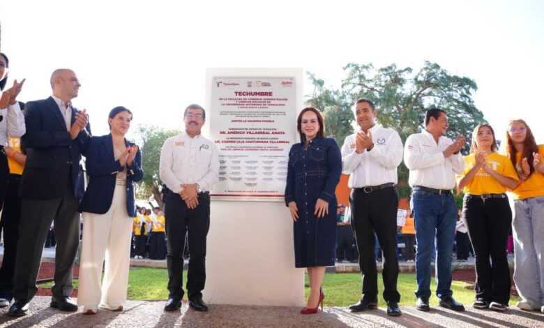Los universitarios de la Facultad de Comercio, Administración y Ciencias Sociales de Nuevo Laredo tiene nueva techumbre gracias al apoyo del Rector y la alcaldesa.