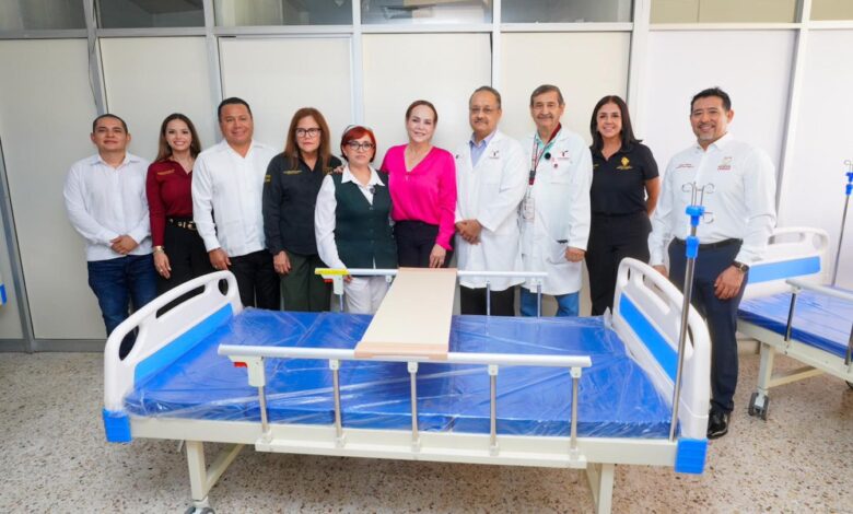 La alcaldesa Carmen Lilia Canturosas Villarreal entregó 40 camas al Hospital General de Zona No. 11 del IMSS y al Hospital General de Nuevo Laredo.