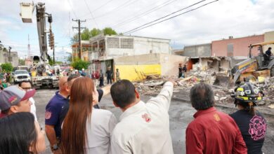 Tres familias afectadas por la explosión en la colonia Infonavit Fundadores serán beneficiadas por el seguro patrimonial municipal.