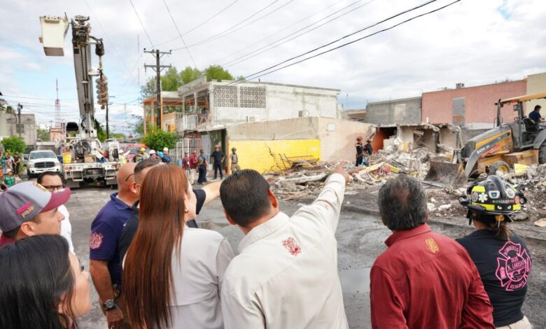 Tres familias afectadas por la explosión en la colonia Infonavit Fundadores serán beneficiadas por el seguro patrimonial municipal.