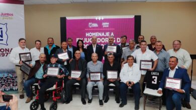 Los exjugadores de los Tecolotes de los Dos Laredos, campeones de las históricas temporadas de 1977 y 1989, recibieron un merecido homenaje del Gobierno de Nuevo Laredo.
