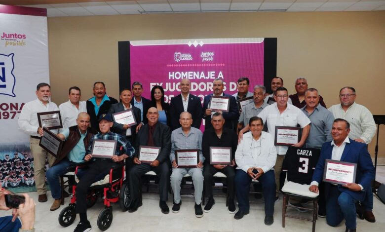 Los exjugadores de los Tecolotes de los Dos Laredos, campeones de las históricas temporadas de 1977 y 1989, recibieron un merecido homenaje del Gobierno de Nuevo Laredo.
