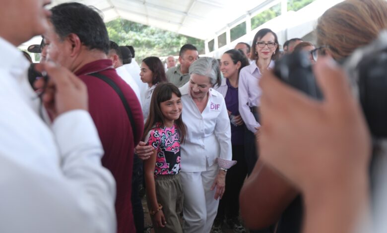 En San Nicolás se llevó a cabo la brigada "Transformando Familias" del DIF y Gobierno del Estado.