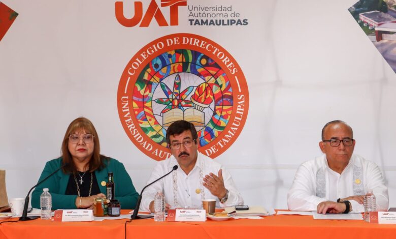 El Rector de la Universidad Autónoma de Tamaulipas (UAT), Dámaso Anaya Alvarado, encabezó la 14.ª Reunión del Colegio de Directores, donde se revisaron avances institucionales de la máxima casa de estudios.