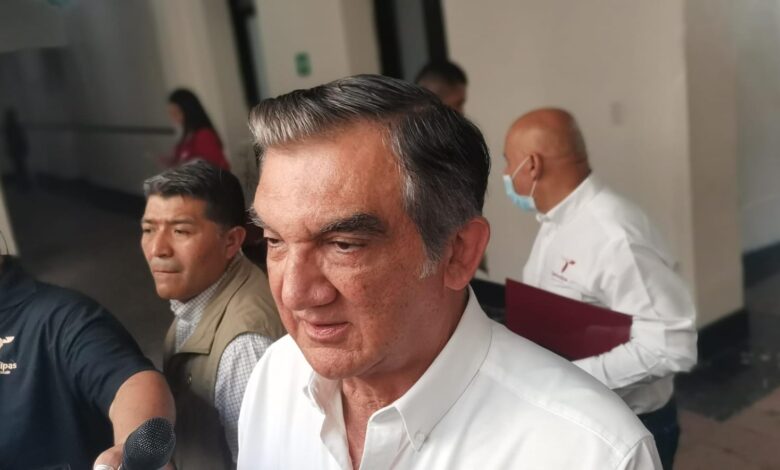 El mandatario estatal informó que fueron alertados por pescadores locales sobre la presencia de personal civil colocando letreros en la playa Bagdad.