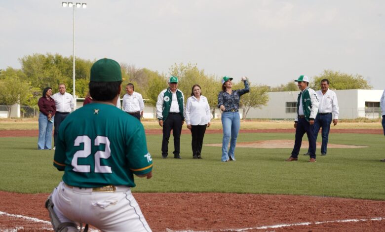 La alcaldesa Carmen Lilia Canturosas Villarreal  inauguró el renovado campo de béisbol del Instituto Tecnológico de Nuevo Laredo.