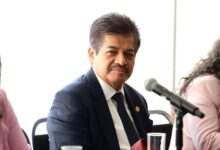 Francisco Chíguil Figueroa otorgó contratos por un total aproximado de 119 millones de pesos a empresas vinculadas directamente con su hermano, Saúl Chíguil Figueroa.