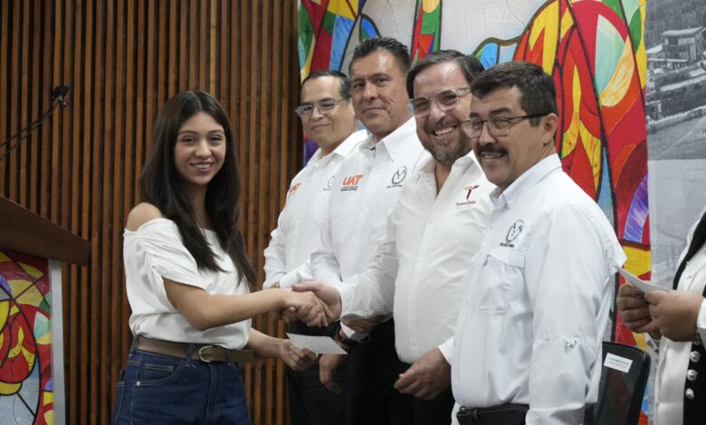 Más de 8,800 becas de Excelencia, Desempeño Académico e Itabec han sido entregados a jóvenes universitarios de la UAT.