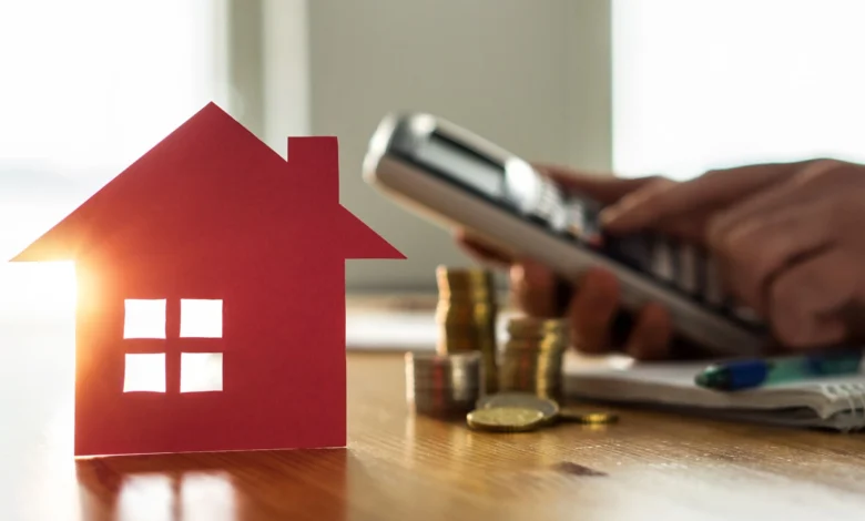 En Nuevo Laredo 35 ciudadanos y empresas mantienen adeudos del impuesto predial por más de 25 millones de pesos.