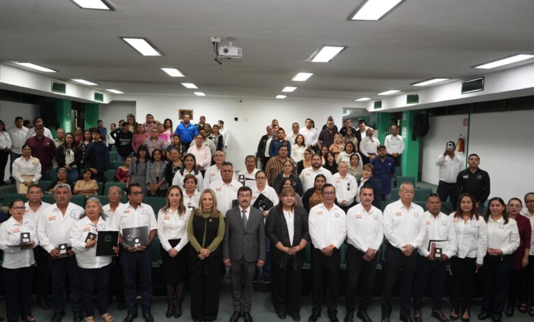 El Rector Dámaso Anaya Alvarado presidió la entrega de reconocimientos a las y los jubilados del Sindicato Único de Trabajadores de la Universidad Autónoma de Tamaulipas (SUTUAT)