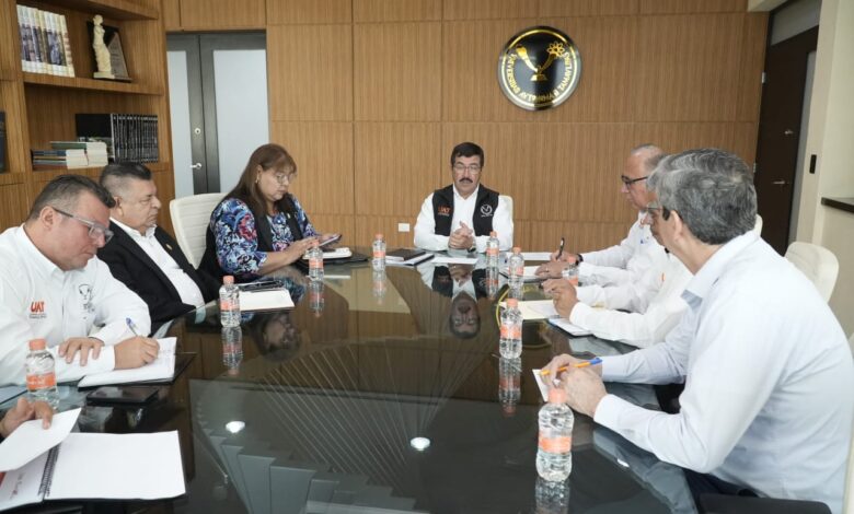 El Rector Dámaso Anaya Alvarado sostuvo una reunión con titulares de las secretarías y cuerpo directivo para revisar avances institucionales.