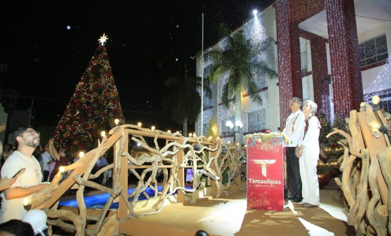 El gobernador Américo Villarreal Anaya, junto a la presidenta del DIF Estatal, María de Villarreal, encendieron la Navidad en Tamaulipas.
