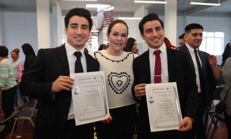 La alcaldesa Carmen Lilia Canturosas Villarreal anunció que el Gobierno Municipal otorgará 300 becas de titulación a jóvenes de distintas universidades públicas.