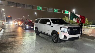 Más de 5 mil 200 vehículos con paisanos cruzaron por la frontera de Nuevo Laredo para ingresar a México.