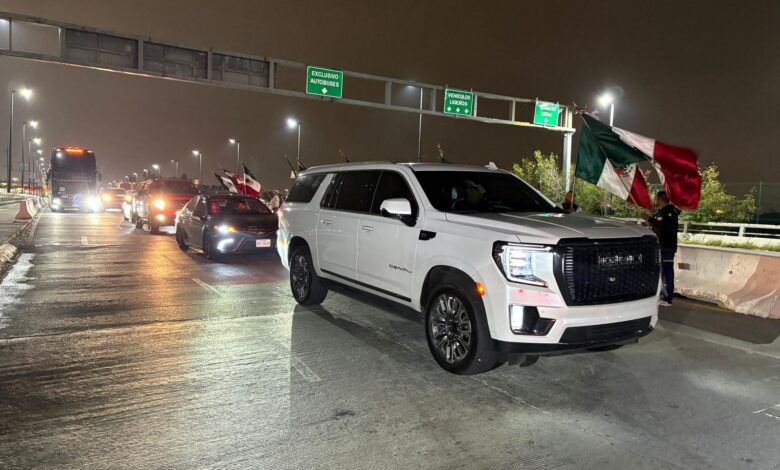 Más de 5 mil 200 vehículos con paisanos cruzaron por la frontera de Nuevo Laredo para ingresar a México.