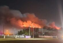 Un incendio en la maquiladora Spellman cobró la vida de tres bomberos al caerse una barda de la estructura.