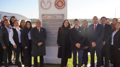 Las autoridades realizaron el corte de listón de dos obras que fortalecen las condiciones de aprendizaje y dignifican los espacios educativos para la comunidad escolar, con una techumbre y estacionamiento.