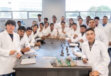 Dámaso Anaya Alvarado, visitó este martes la Facultad de Ingeniería y Ciencias (FIC) del Campus Victoria.