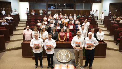 El Rector Dámaso Anaya Alvarado, encabezó la ceremonia de graduación de 29 guías especializados en turismo.