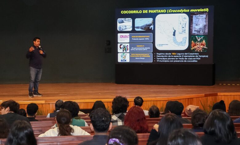 César Norberto Cedillo Leal, presidente nacional del Comité de Interacción Humano–Cocodrilo de México (Grupo SOS Cocodrilo), dictó la conferencia a estudiantes de comunicación y psicología.